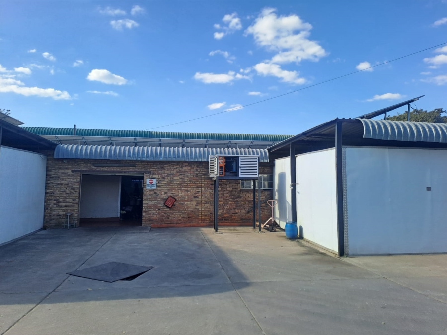 Commercial Property for Sale in Oos Einde North West